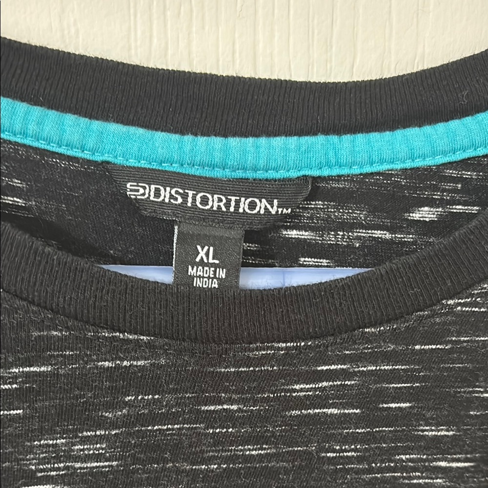 Distortion Men’s Colourblock T-Shirt with Checking Pattern - Picture 2 of 4